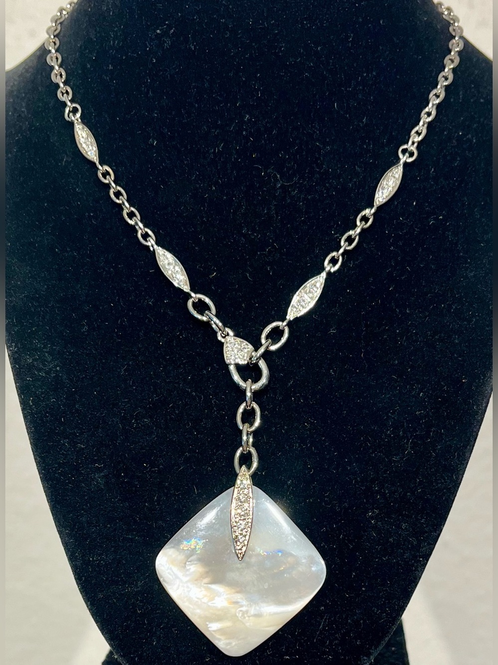 Vintage Amway Silver Mother-of-Pearl Drop Necklace